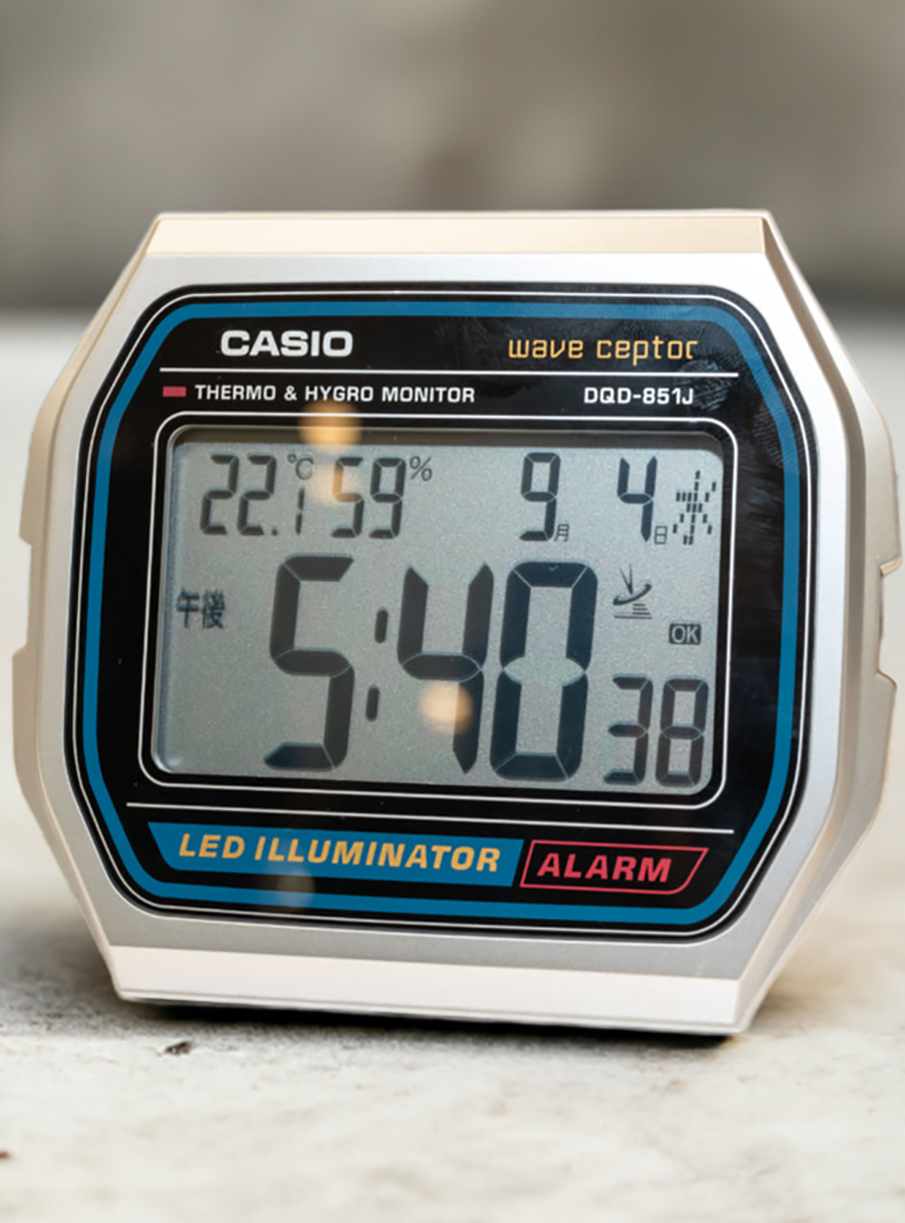 CASIO　電波デジタル置時計　目覚まし時計　シルバー　DQD-851J-8JF CASIO DQD-851J-8JF 電波時計 - YouTube
