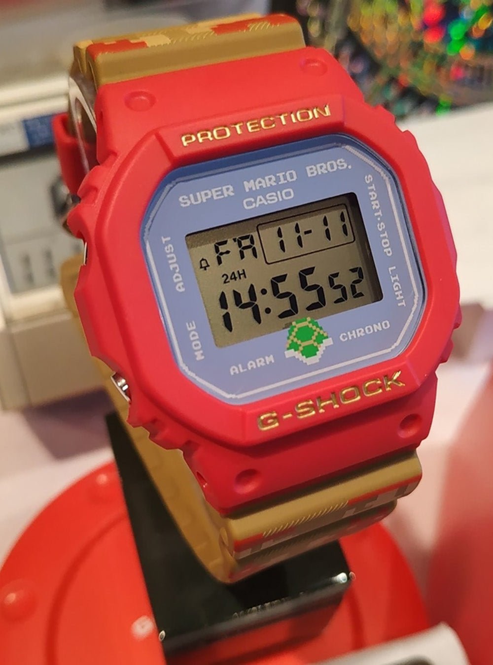 Mario Shock CASIO G-SHOCK SUPER MARIO BROTHERS DIGITAL 5600 SERIES DW-5600SMB-4JR ...